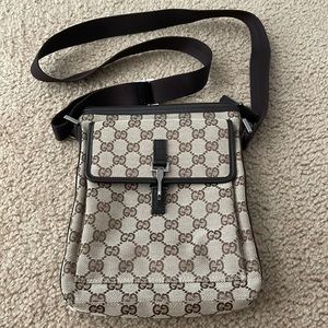 Authentic Gucci crossbody bag. Brown. Used